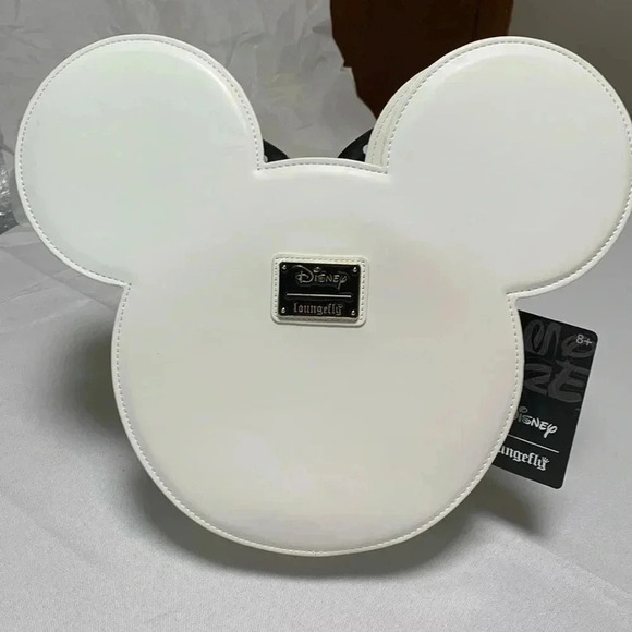 LOUNGEFLY Disney Minnie Mouse Daisy 🌼 Crossbody Purse,bag. NWT. - Picture 2 of 4